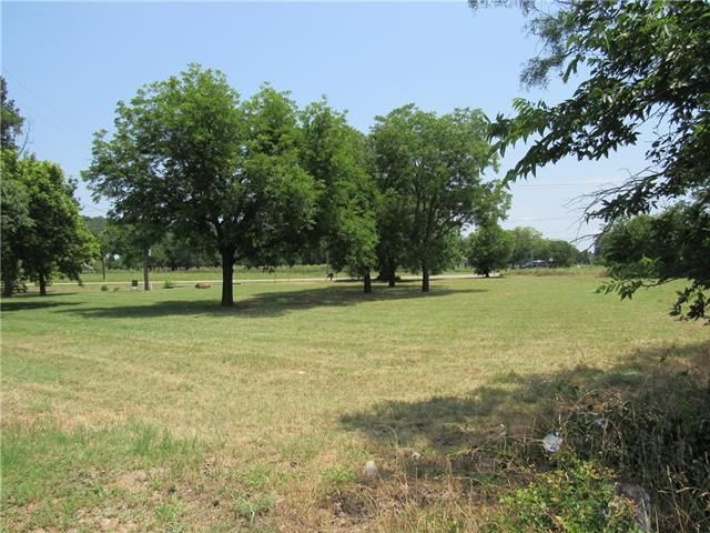 1220 W Hubbard St, Mineral Wells, TX 76067